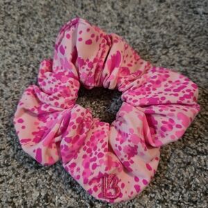 NWOT Buffbunny Pink Fashun Print Scrunchie